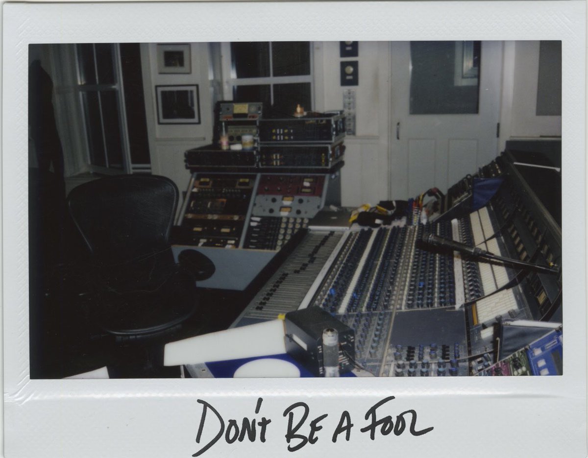 ShawnMendes's tweet photo. So excited for you to hear this song! #DontBeAFoolOniTunes when you preorder Illuminate 🎸https://t.co/nRWPS7LjMh https://t.co/4FMLtvBq46
