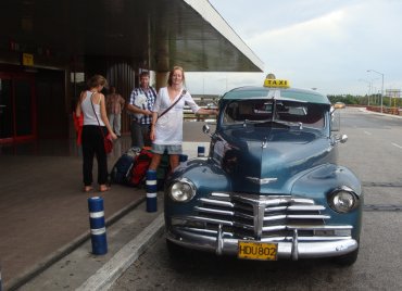 ClassicCarsCuba's tweet photo. Pick up at the #Havana and #Varadero airports in a #classic #cars https://t.co/CbCSzN2PrM via @ClassicCarsInCuba https://t.co/DINx7G6X4r