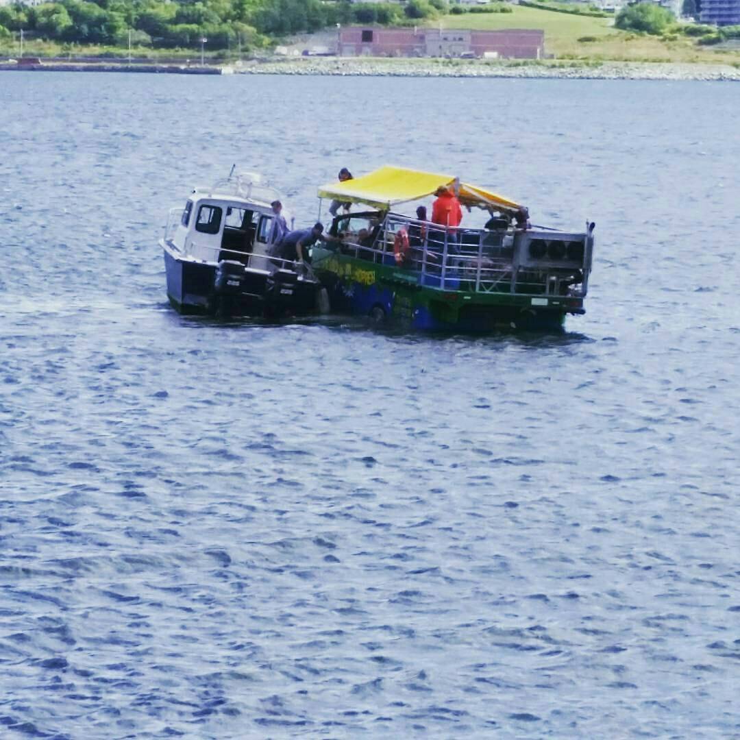 HaliBreaking's tweet photo. RT @ashleydunphy_: Even the Harbour Hopper needs some help from his friends now and then. #breakdown https://t.co/3NY5uroPL0