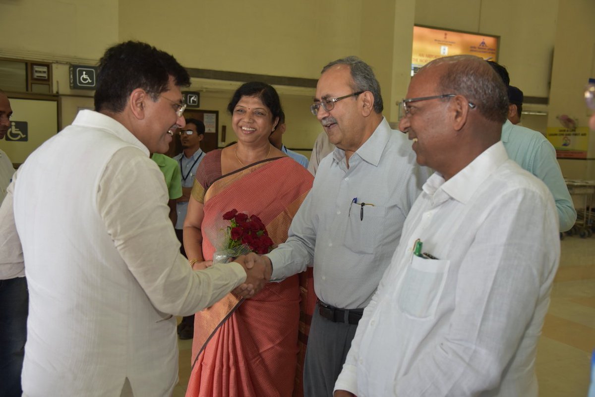 PiyushGoyal's tweet photo. Meeting with Gujarat Power Minister @chimanshapariya ji and @saurabhpatelguj ji on Switch – The Global Power Expo https://t.co/0T6PegGAsz