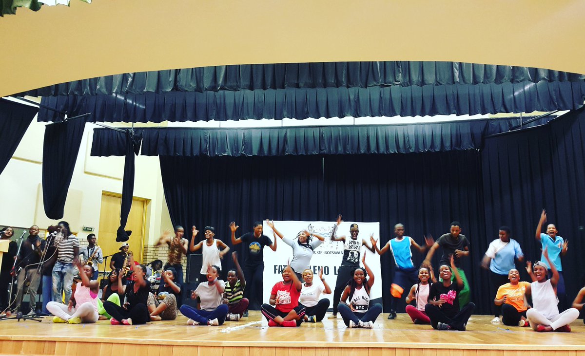 MercyThebeHer's tweet photo. @Limkokwing_BW #PerformingArtsStudents #MusicalReviewPerformance for Hon. Ministers and the Media. Electric Energyππ https://t.co/J4kBpIG5aJ