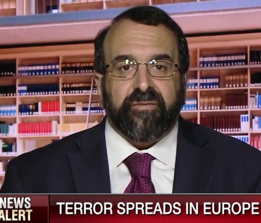 ns1jb's tweet photo. WHY does @VarneyCo hire a MOSLEM
to "explain" Islam to us when 
there are many nonmoslem experts incl Rbt Spencer? https://t.co/QUgPBrSVvA