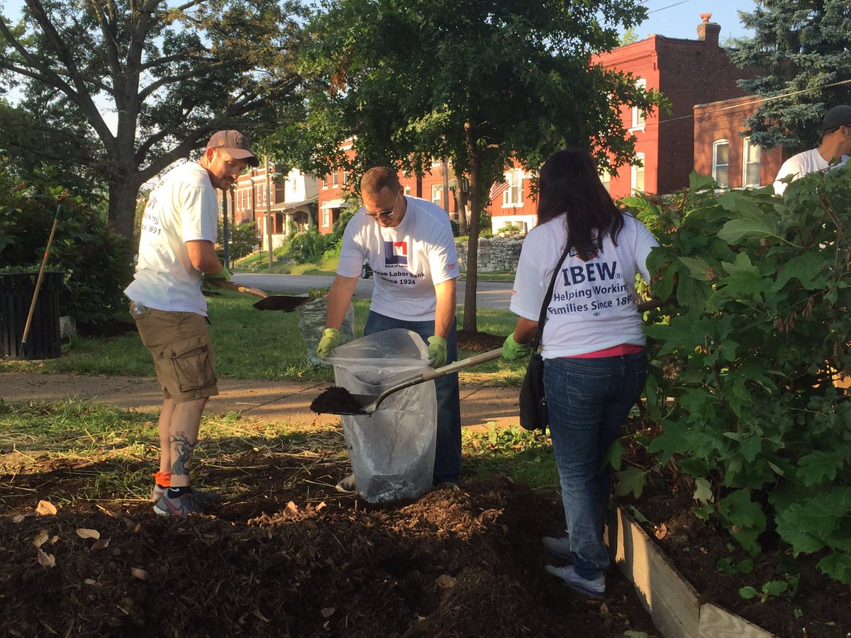 ibewlocal77's tweet photo. IBEW Day of Service! #ibewdos2016 #ibewlocal77 https://t.co/CvjMIOtFAO