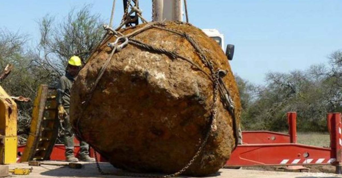 EcuadorTV's tweet image. Hallan en Sudamérica un meteorito de 30,8 toneladas ► goo.gl/yLjoQ0