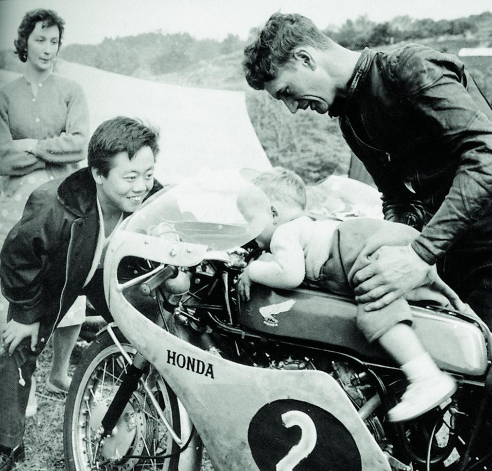 bgmotogp's tweet photo. Jim Redman on Honda won the 350cc race at Monza '63, 2nd in 250 & 125cc, on his way to win both the 350 & 250 Titles https://t.co/ikwAjYD6Oe