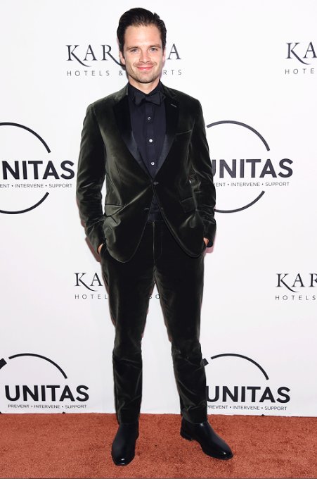 FAANSDESBSTAN's tweet photo. Y una vez más apreciemos a Sebastian Stan con traje, es perfecto. https://t.co/dgxFZITLG6