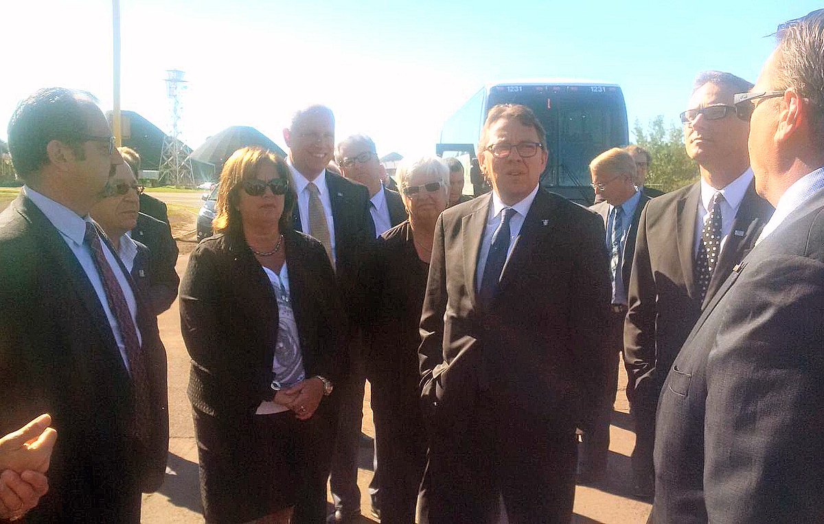 sbergeron's tweet photo. Suite à l'annonce ZIP Contrecoeur-Varennes, visite des installations de Logistec &amp; @PortMTL avec @JDAmourofficiel. https://t.co/2evgnRYECI