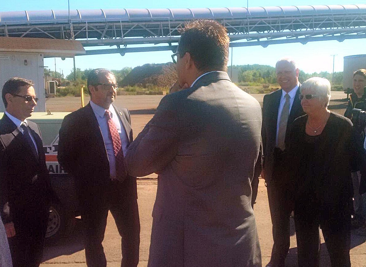 sbergeron's tweet photo. Suite à l'annonce ZIP Contrecoeur-Varennes, visite des installations de Logistec &amp; @PortMTL avec @JDAmourofficiel. https://t.co/2evgnRYECI