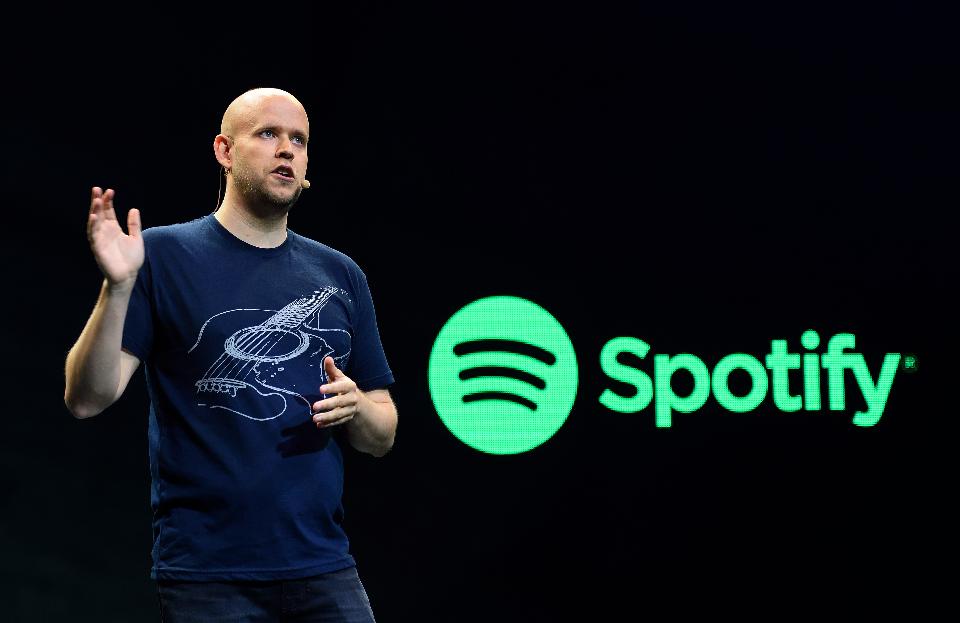 olopopworld's tweet photo. [#Music] Spotify passes 40 Million subscriber mark, crushes Apple Music https://t.co/szmjrJQLbk https://t.co/fAowU1WoYh
