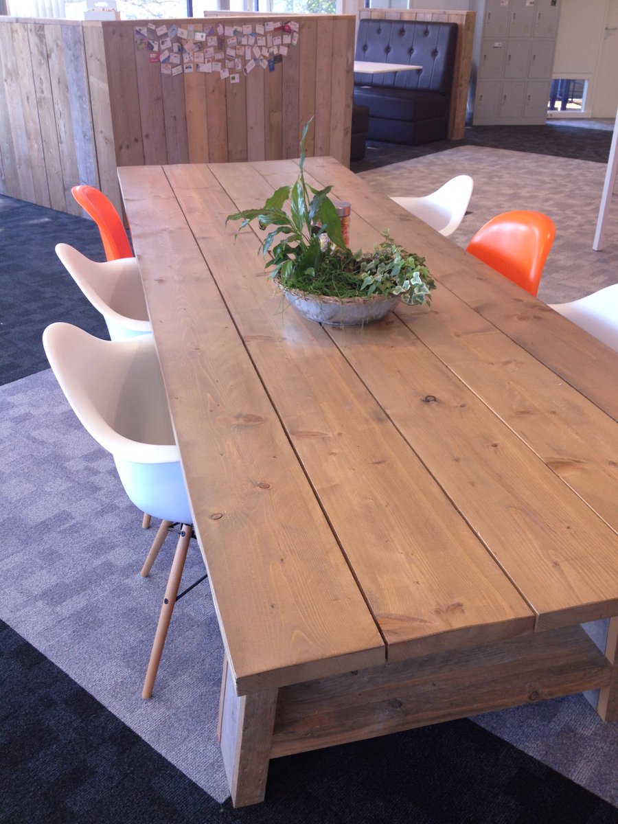 ZuidpoortArnhem's tweet image. 28 sept ‘Open Office’ bij #OfficeSharing Va 9:30uur, ervaren en uitproberen mét ‘Aan de grote tafel’ #ZZP #werkplek