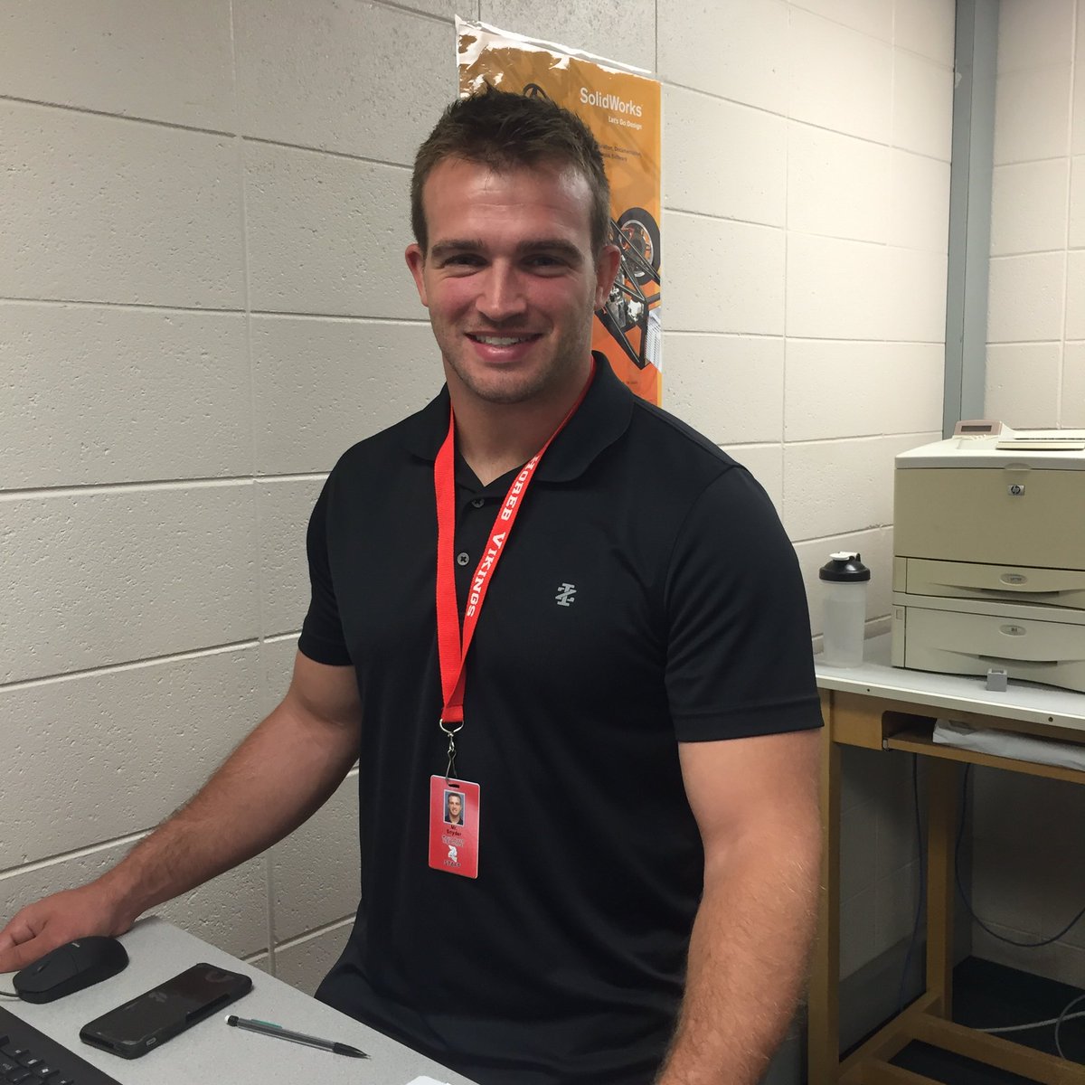 MoHo_StuCo's tweet photo. This week #DJIF involves 5 new teachers to the high school! Between 5th-6th hr expect great music from Mr. Snyder! https://t.co/hVMr53voGo