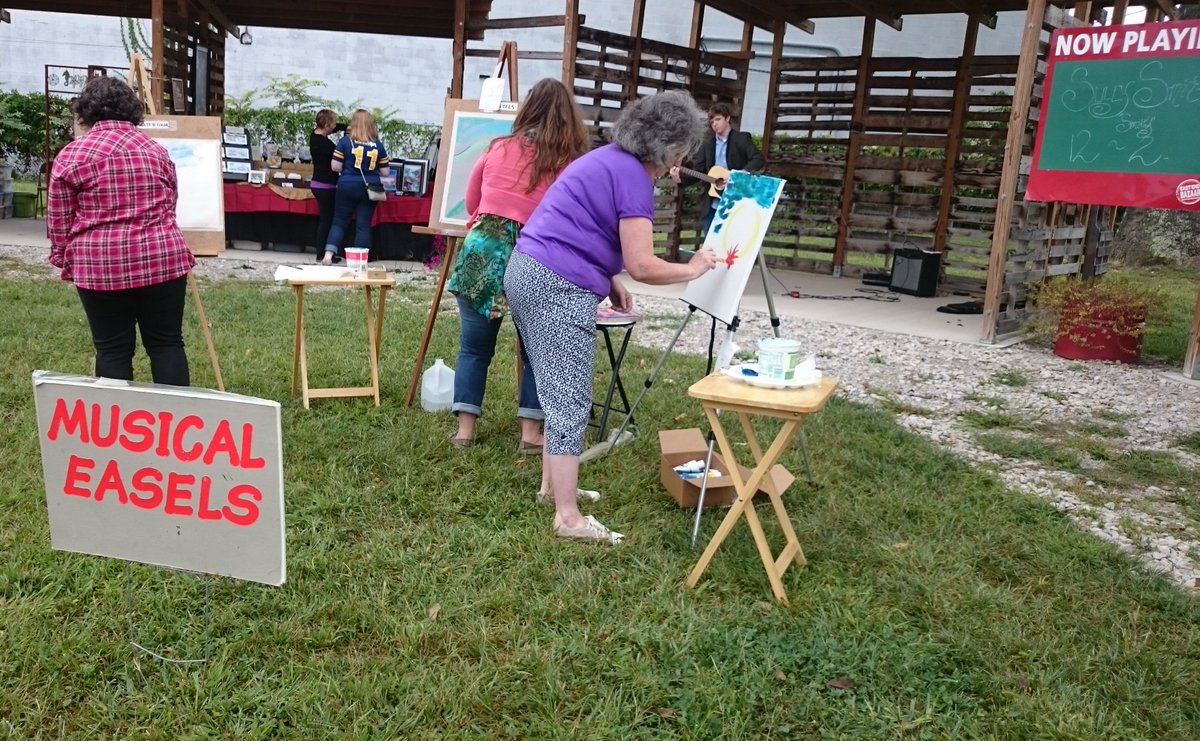 EastEndBazaar's tweet photo. The final #EEBazaar of the season is Sat. We'll have musical easels, music from Sasha Colette, &amp; 13 vendors! https://t.co/6kiFjflG00