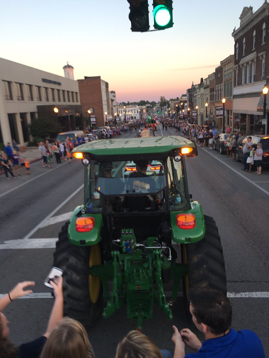 MCHS_FFA's tweet photo. Successful parade ✅ #JOHNDEERE #LiveDeepGrowTall https://t.co/1RBScx9FQ6