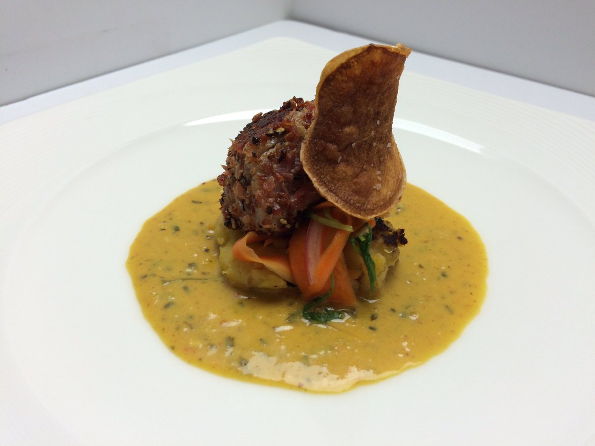 PortCityDaily's tweet image. Course 3 of the @CompDiningNC @Bluewater_ILM coming out of the kitchen now! #CompDiningNC