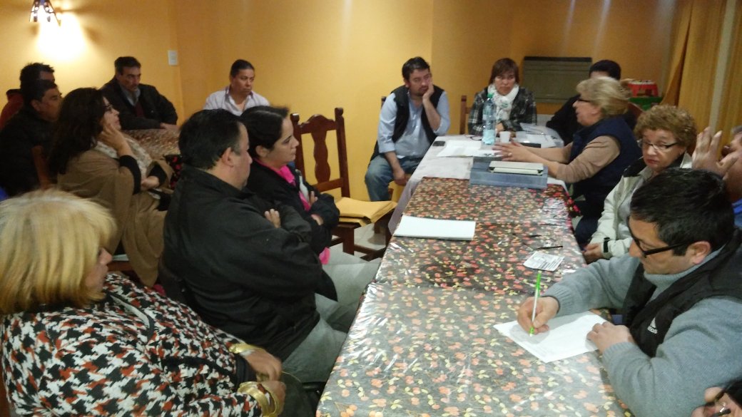 kingmaconcejal's tweet photo. Concejal:Kingma Juan, Reunion:  Junto a Vecinos,Barrio Virgen Del Valle https://t.co/GuCz8aRdiQ