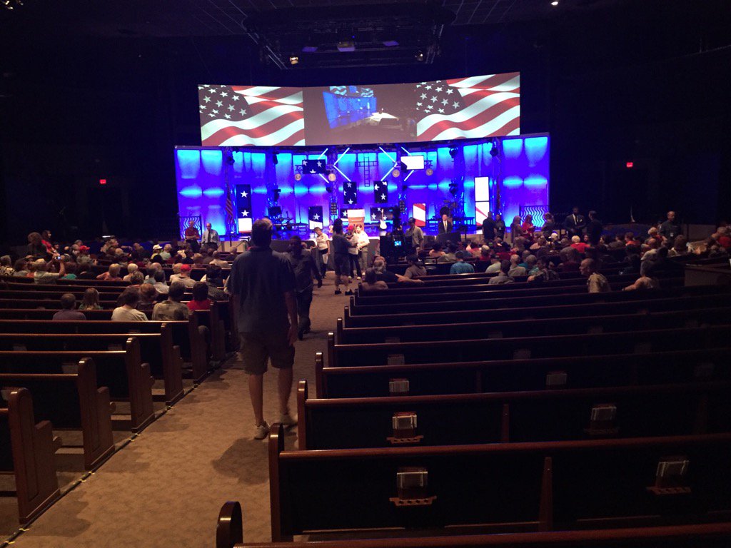 SteveMJennings's tweet photo. Crowd beginning to gather for Governor Mike Pence rally in Mesa Az.  #2016TakeAStand https://t.co/MWPAyeAkhk
