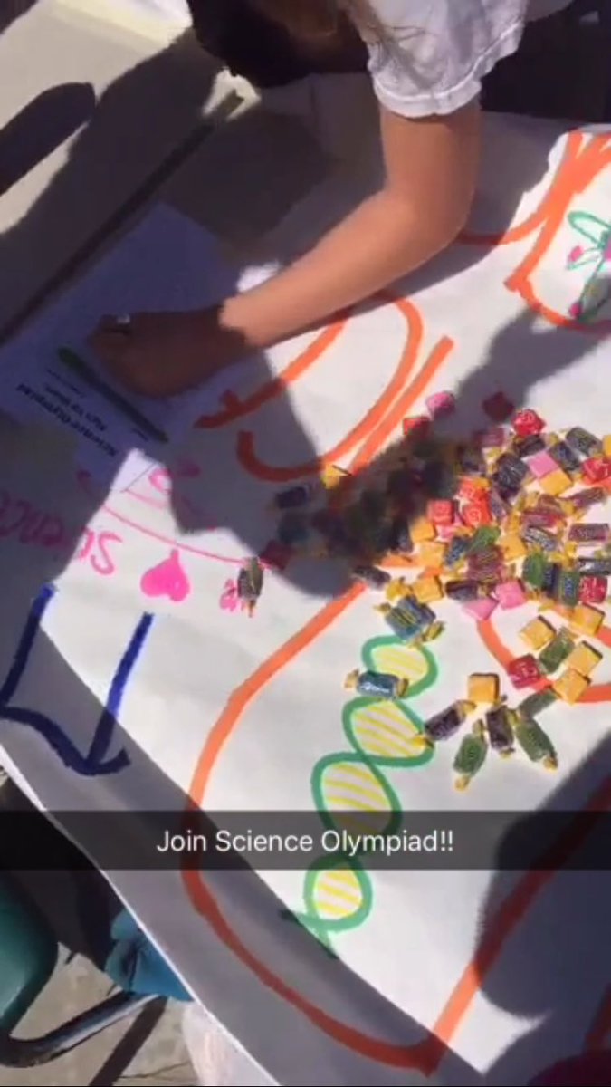 EHSOlympiad's tweet photo. Club rush day 1 was successful! Almost 50 people signed up! 🎉💘💥 #sciencerules https://t.co/WZt7WkYQiN