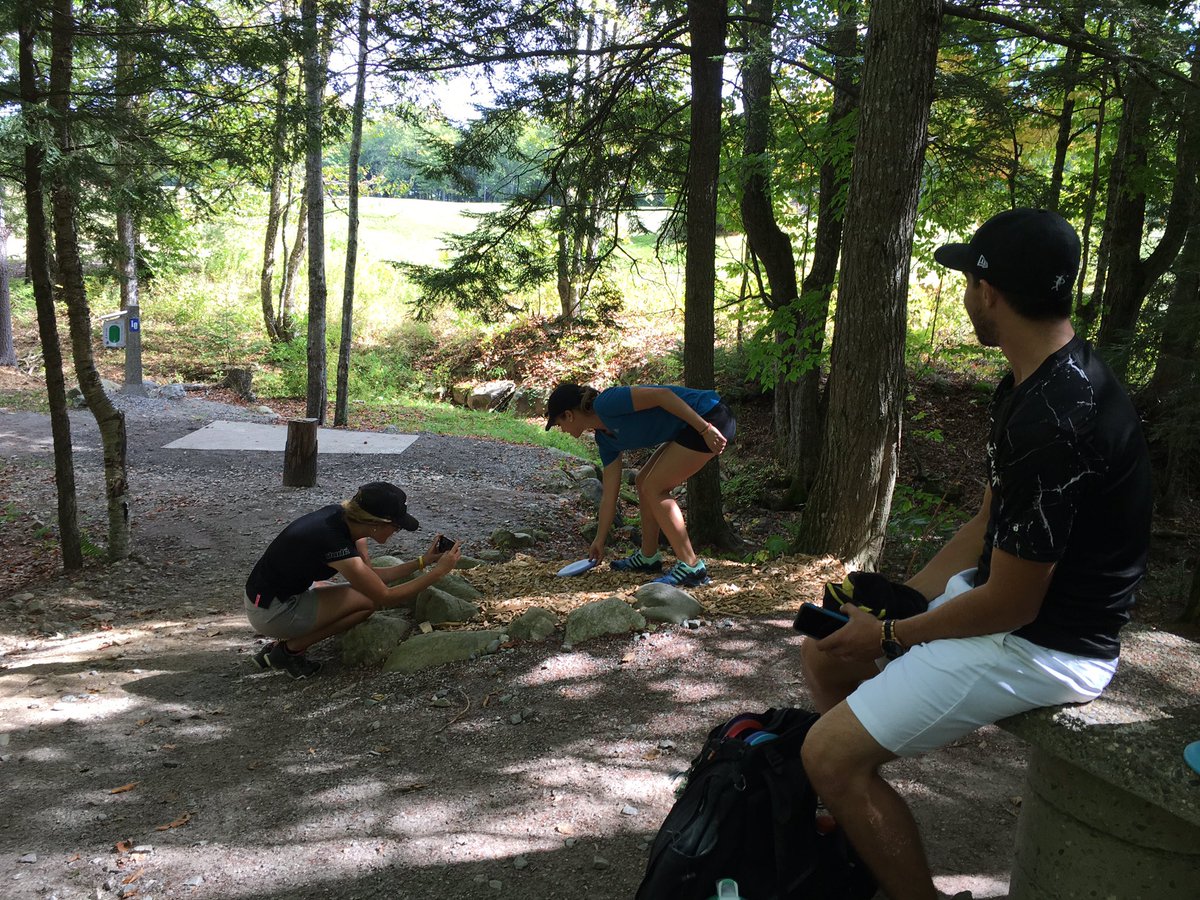 Practicing how to pick up a disc. I keep forgetting how to😞