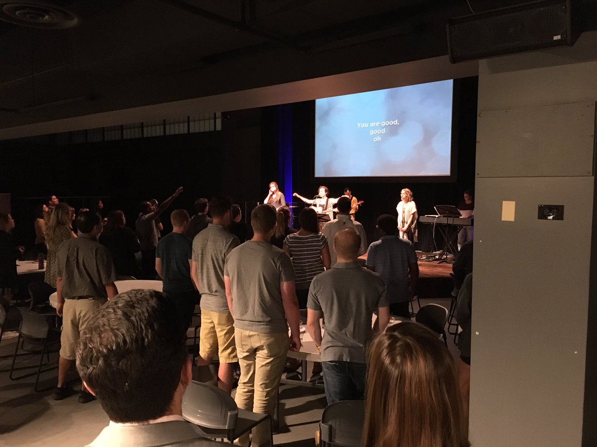 Highpointch's tweet photo. It's a good night when Young Adults is happening! If ur 18-29, come out to our Naperville Campus 4 worship & community #getgoingkeepgrowing https://t.co/TiLXza7G79
