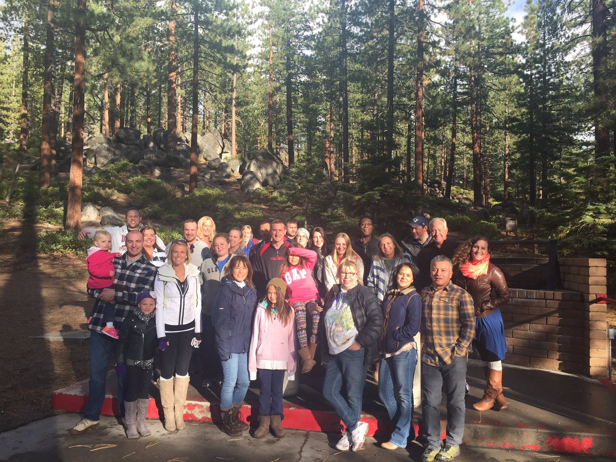 WiewelElizabeth's tweet photo. Tahoe Dream Team BBQ. #TeamBuildingMatters #LakeTahoe #DRI #LakeTahoeDreamTeam #SalesAndMarketing @diamondresorts https://t.co/MbZ20ZqsyO