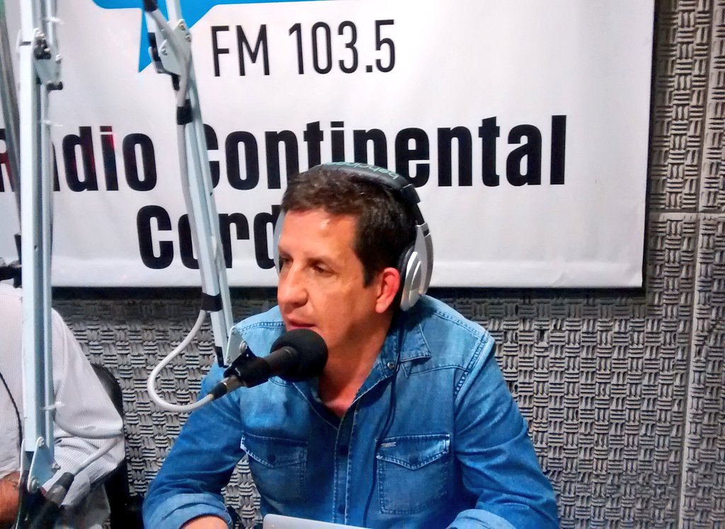 ContinentalCba's tweet photo. ▶ AHORA | Nos visita en @MVQNRadio - #MásVinosQueNunca 🍷 @canigliad, jefe de contenidos de @puntoapuntocba 🎧 103.5 📻 https://t.co/v2i6LjYumD