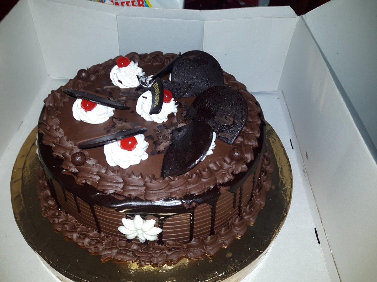 mazikanewstyle's tweet photo. #birthdaycake #mybirthday #birthday #djmuhammed #djmuhammedmido #md #m #djm #music #dance #house #houseparty #HouseM https://t.co/HumcsjYJHw