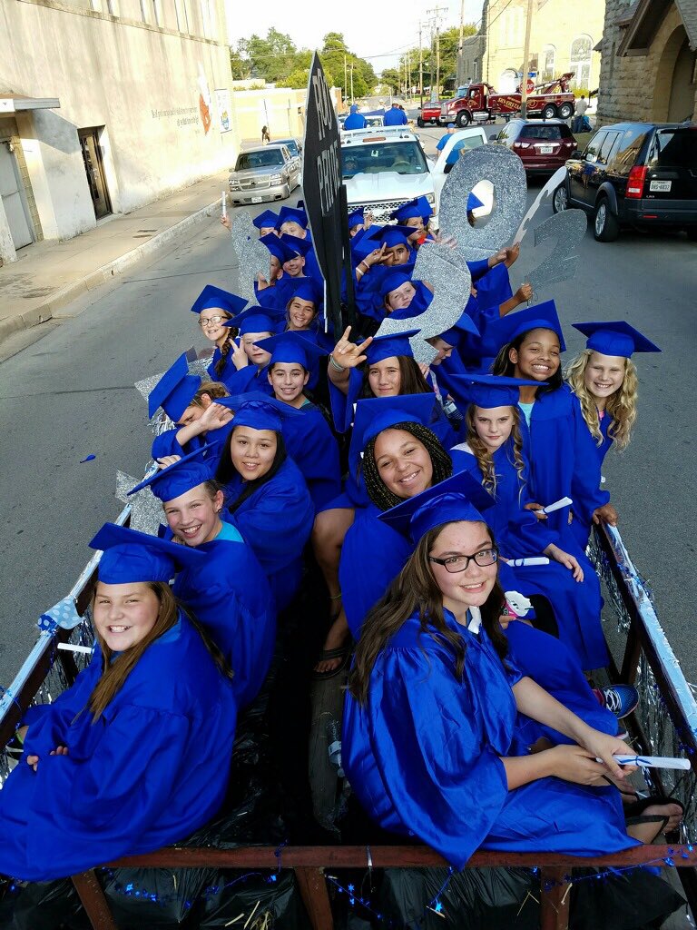 CrockettRoos's tweet photo. Class of 2023 represented Crockett tonight in the Homecoming Parade! 💙 #whywisd https://t.co/u092fDPhYj