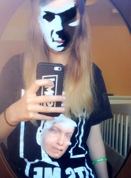 antihan_'s tweet image. Oh... Can I face swap with your actual face at Upload though? 😝 @miniminter @SidemenClothing