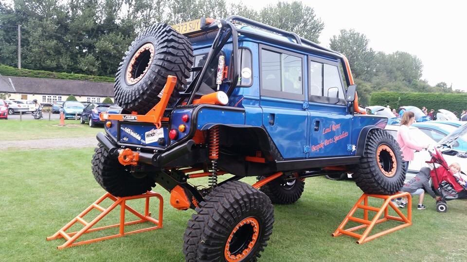 CarCulture_UK's tweet photo. @CarCulture_UK we love off road vehicles 😍 #blue #modstock #landrover #orange #modified https://t.co/4G3xz1iM34