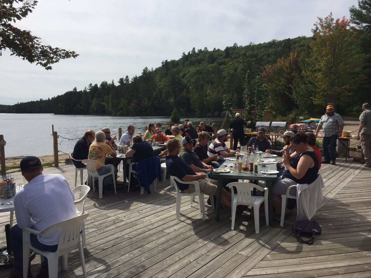 Beautiful day yesterday <a href="/SpectacleLL/">Spectacle Lake Lodge</a> for AFA staff day on #NationalTreeDay 🇨🇦🌲