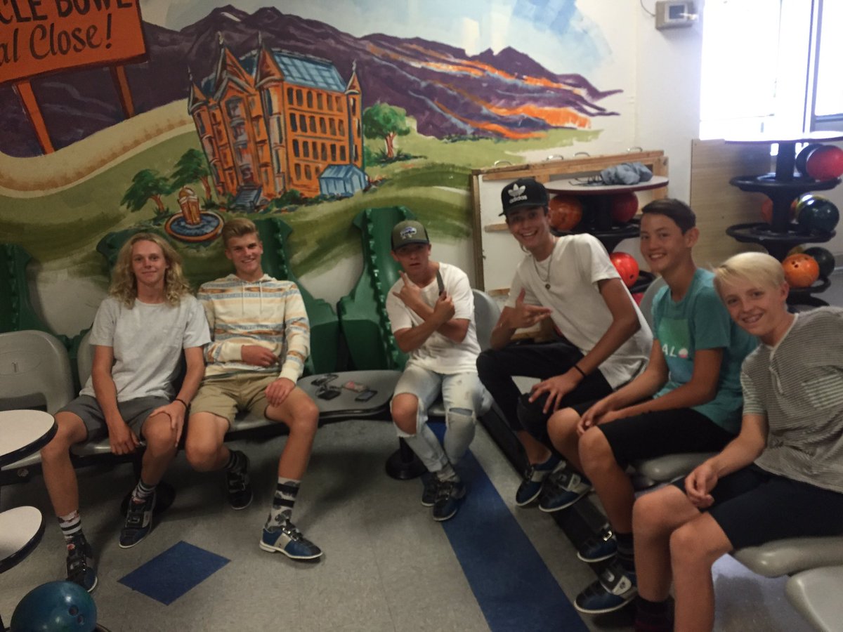 OremHighGolf's tweet photo. "Team Time" bowling helps us with quick greens! https://t.co/IrCIOHQF9L