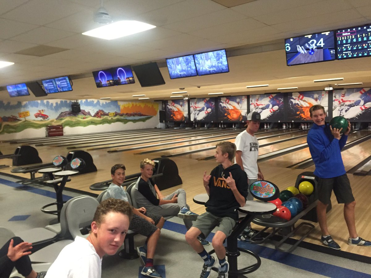 OremHighGolf's tweet photo. "Team Time" bowling helps us with quick greens! https://t.co/IrCIOHQF9L