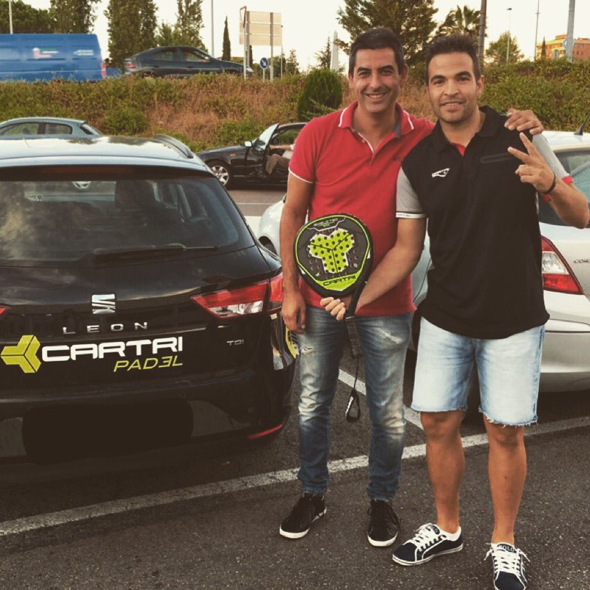 davidneria's tweet photo. Tarde con Victor , uno de los responsables de @cartripadel enseñándome las nuevas palas!!!! CONSIGUELAS EN https://t.co/T0raOSt9b2 https://t.co/IWYBhSeJPJ