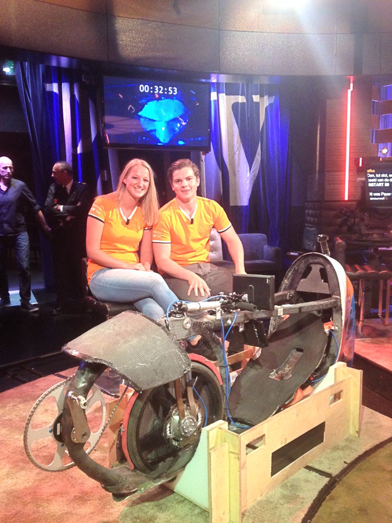 ClaireHallewas's tweet photo. Hugo #TUDelft en Puck #VUAmsterdam @hptdelft zijn er klaar voor @pauwnl #snelfietsen #janbos, ff inzappen zo mensen! https://t.co/SntwVApzfO