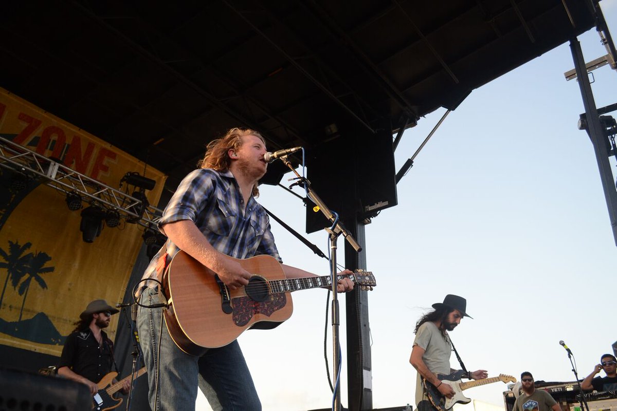 PocoFest's tweet image. "Tell 'em I'm headed out for the coast, that I'm tired of this town..." @WilliamCGreen #PocoFest2016 #Music #Country