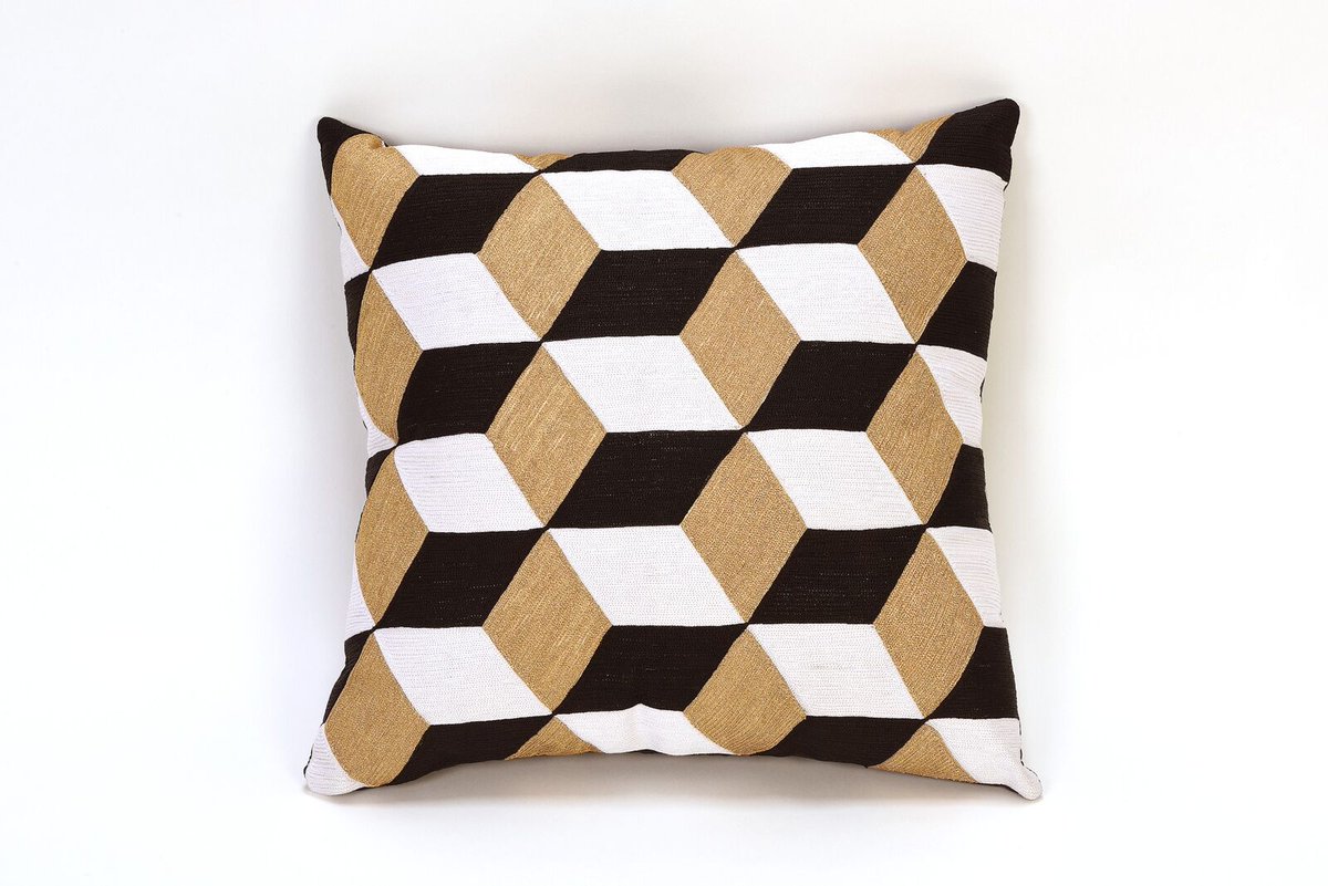 BlueRibbon_Co's tweet photo. We agree with @sophierobinsons : the luxe look prevails, with marble and brass used heavily. Complete the look: geometric print&amp;chic colours https://t.co/vVjlo0CzNE