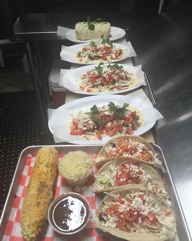 Yassss it's #TacoThursday  at the Shack!! 🙌🏻🌯🌮  👅👅 #TacoBeachShack #HollywoodFL 

(📸: <a href="/VaSwag/">Derek Stephenson</a> )