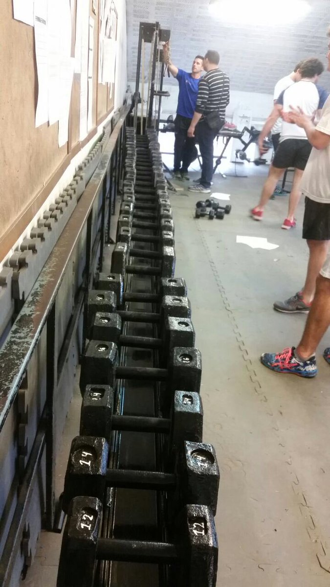loscuervos_'s tweet photo. Seguimos creciendo! Hoy se instaló el nuevo equipamiento del gimnasio. Donación de los veteranos #LCClassics GRACIAS https://t.co/P52GSnd9OQ