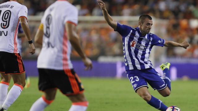 LiveCopaApp's tweet image. 🏆 #LaLiga💘❤
Valencia 1 - 0 Alavés
Time=Half Time'
Get Live Matches on your Mobile Screen: buff.ly/2cl09bx
 #LaLiga, #LaLigaLiveScore