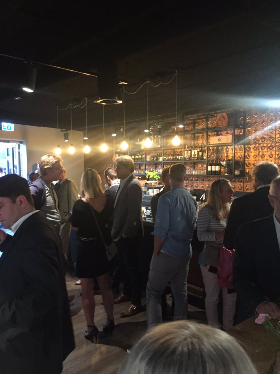 JemyPauwels's tweet photo. Gesproken tijdens #AlmeloOndernemersBorrel @ #FrameOffices #JavaToren. Netwerk op de Been! #VVD #PPMOost #OndernemersBorrelAlmelo https://t.co/mYPv0u8K63