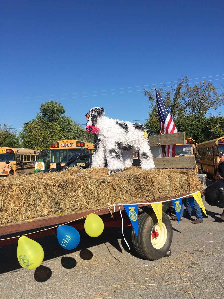 MCHS_FFA's tweet photo. Homecoming parade ready! 💙💛 https://t.co/TVJ4AqDDQy