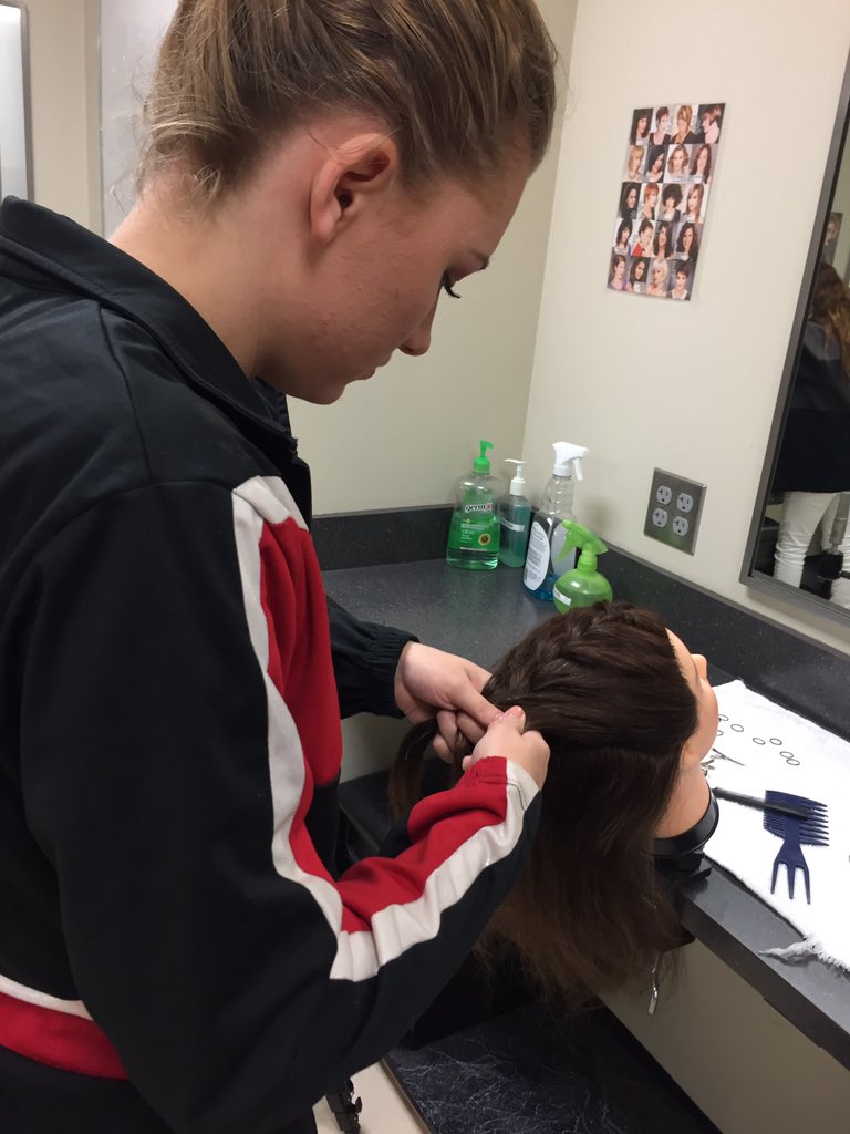 atccosmo2018's tweet photo. had so much fun with our introduction into braiding❤️ #cosmo1 https://t.co/82jPEtZRV8