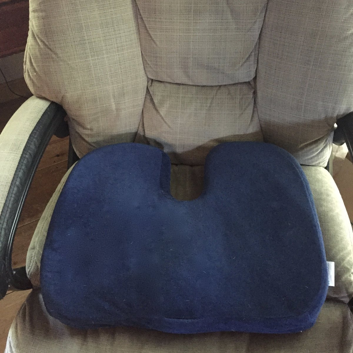 Luv2Review4U's tweet photo. Chirodoc Memory Foam cushion for back issues. #ChiroDoc #SeatCushion #Coccyx https://t.co/GxfCkd0SBB https://t.co/Ek2psJIMQQ