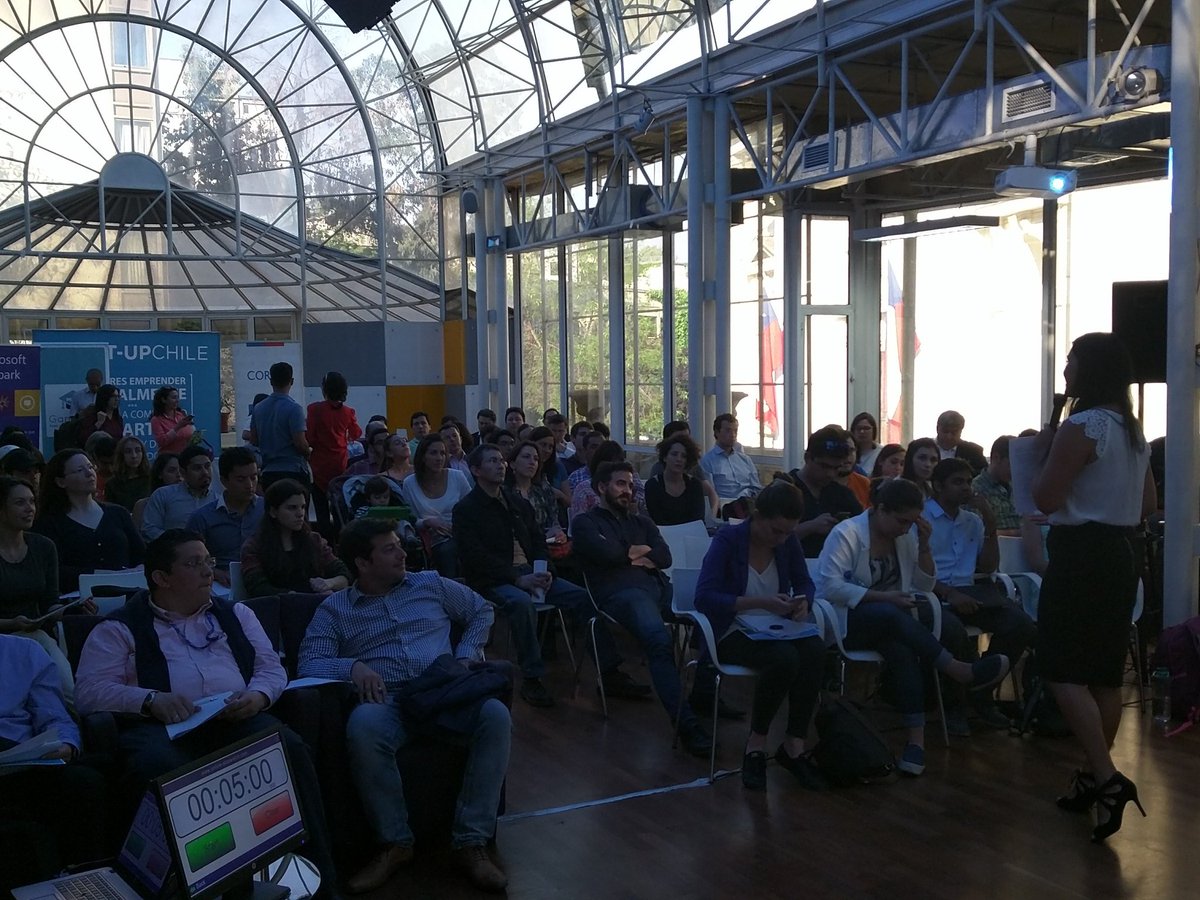 Cba_Diaz's tweet photo. #FullHouse en #cetof de @startupchile  para conocer los mejores startups de #educación https://t.co/7U63A5d0dJ