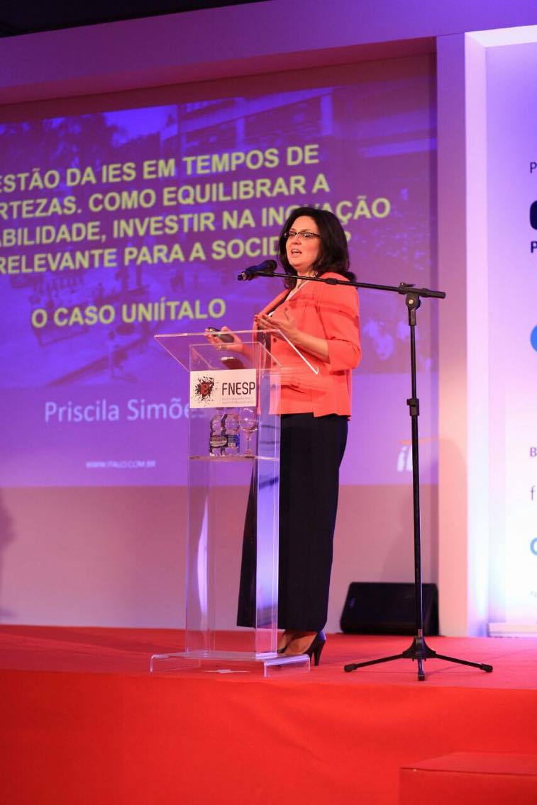 FNESP's tweet photo. Priscila Simões, pró-reitora da UniItalo, fala sobre competências atitudinais, tomada de decisão, foco em competências e trabalho em equipe. https://t.co/YL3qwavJrA