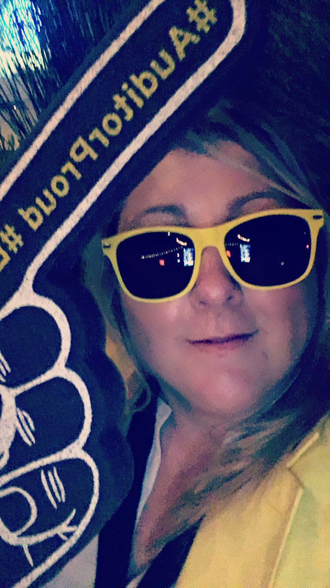 destinyd112's tweet photo. My career at #EY has allowed me to work with the best companies and learn from the brightest minds. #AuditorProud https://t.co/N4s5dFdf2c