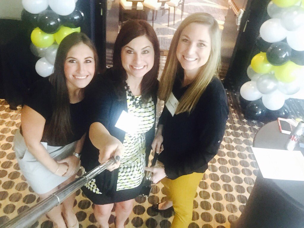 CPAtwinmom's tweet photo. I am #auditorproud because I get to work with people I love every day while #buildingabetterworkingworld #ey @brittanylanger6 https://t.co/aIyaMIawhw