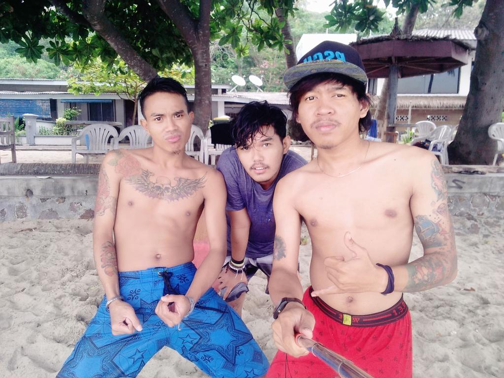 5AF0D869 biar silahturahmi gak putus nih di invite