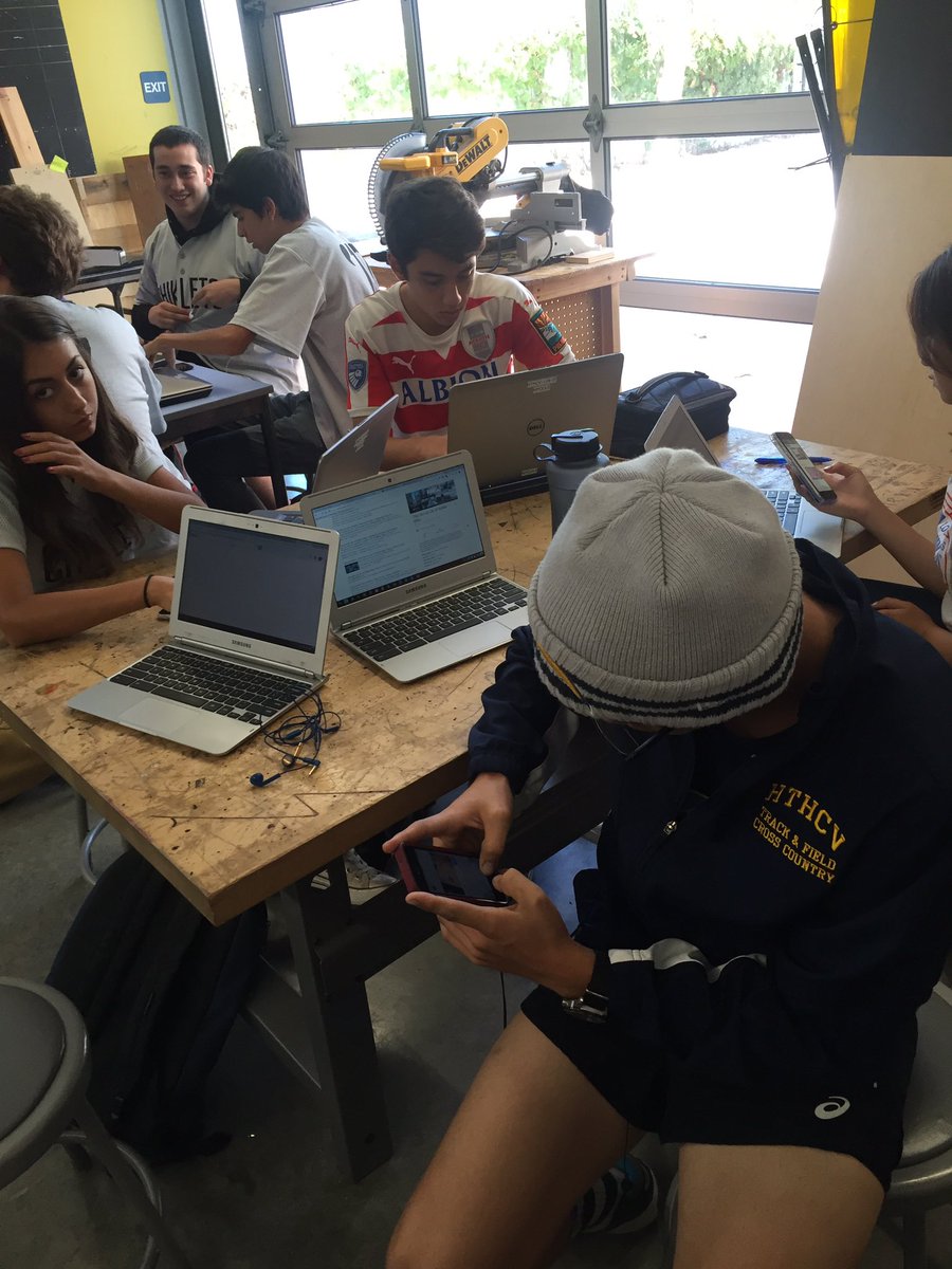 Raymond_hthcv's tweet photo. Collaborating and sharing experiences with coding with my group in engineering #EngineeringHTHCV https://t.co/w5qdaEdpDh