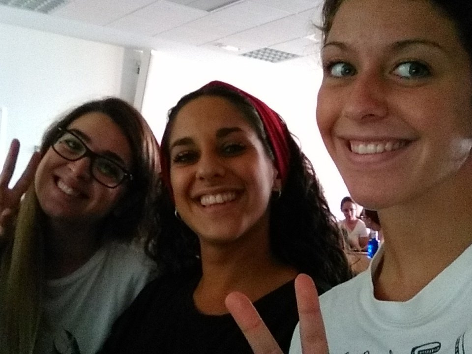 meryml96's tweet photo. Todo controlado por el momento en la clase de hoy, muy animadas con nuestro progreso con la wiki😁 #SKY #Equiposdetrabajo #laboris @LolaDaz https://t.co/HPcDHUSkwX